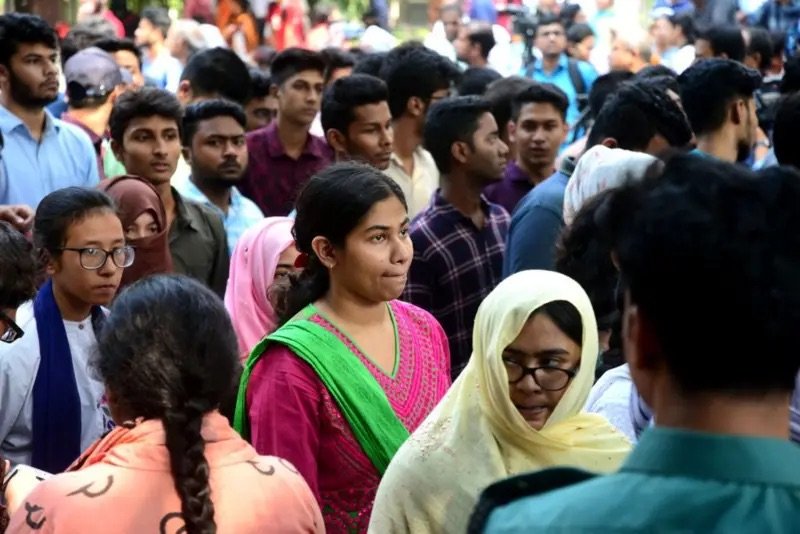 সরকারি চাকরিতে প্রবেশের বয়সসীমা ৩২, বিসিএস পরীক্ষায় সর্বোচ্চ তিনবার অংশগ্রহণ: সিদ্ধান্ত ঘিরে বিতর্কের ঝড়