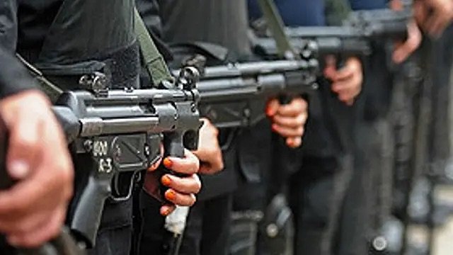 আজিমপুরে শিশু অপহরণসহ মালামাল চুরি