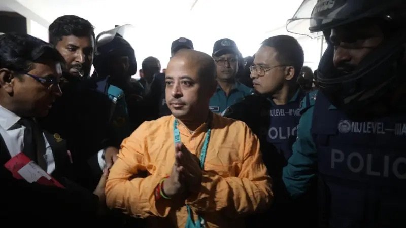 চিন্ময় কৃষ্ণ দাসের জামিন নামঞ্জুর: রাষ্ট্রদ্রোহ মামলায় উত্তেজনা